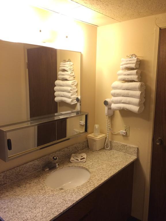 Budget Motel Delta Room photo